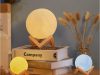 Luminária Mini Lua Cheia Abajur Decoração LED com Alto Relevo e Base para Decoração Sem Fio