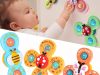 Ventosas para crianças brincando com água, insetos divertidos e giroscópios giratórios
